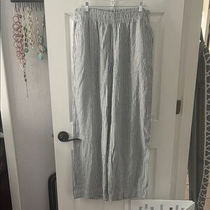 Old Navy Black and White Striped Pants